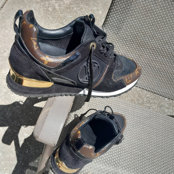 Louis Vuitton Sneakers - Picture 5 of 8